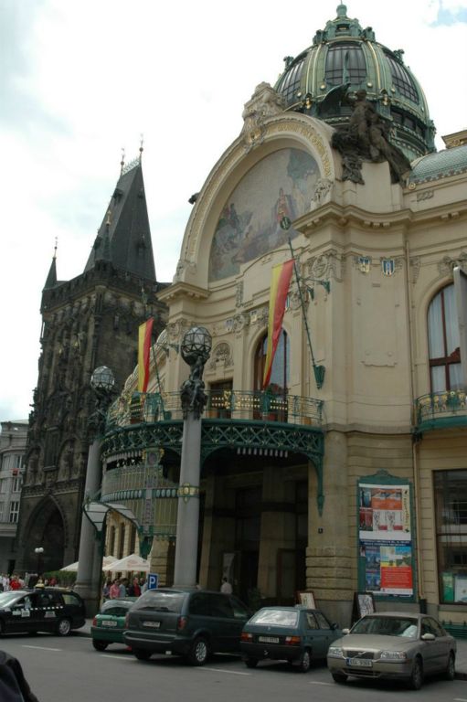 la tour poudrière et la Maison municipale