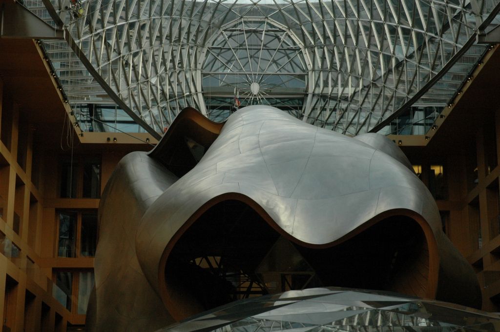Intérieur de la DZ bank (architecte F. Gehry)