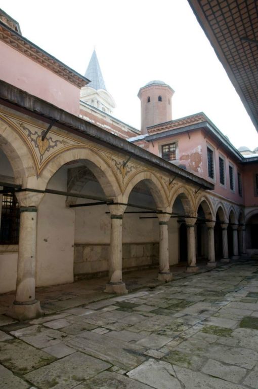 La cour de promenade et les bains des concubines