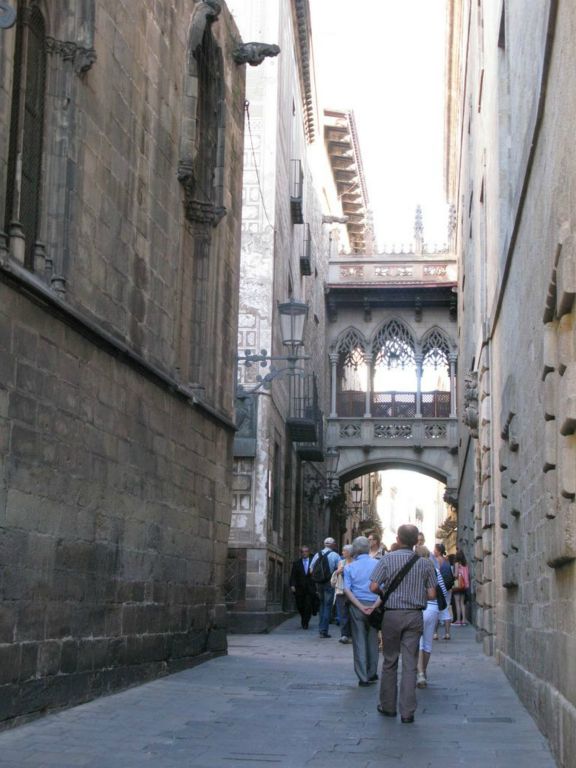 Pont dans le quartier gothique