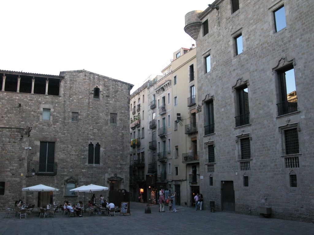 Place del Rei devant le musée d'histoire MHBA