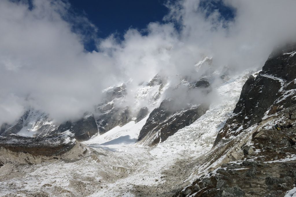 Le glacier du Pankar et son sommet...dans les nuages