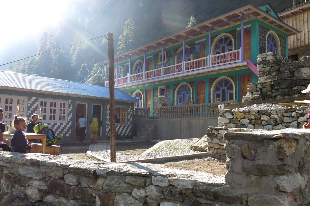 Dans la vallée de Dudh Khola les villages sont pimpants et colorés