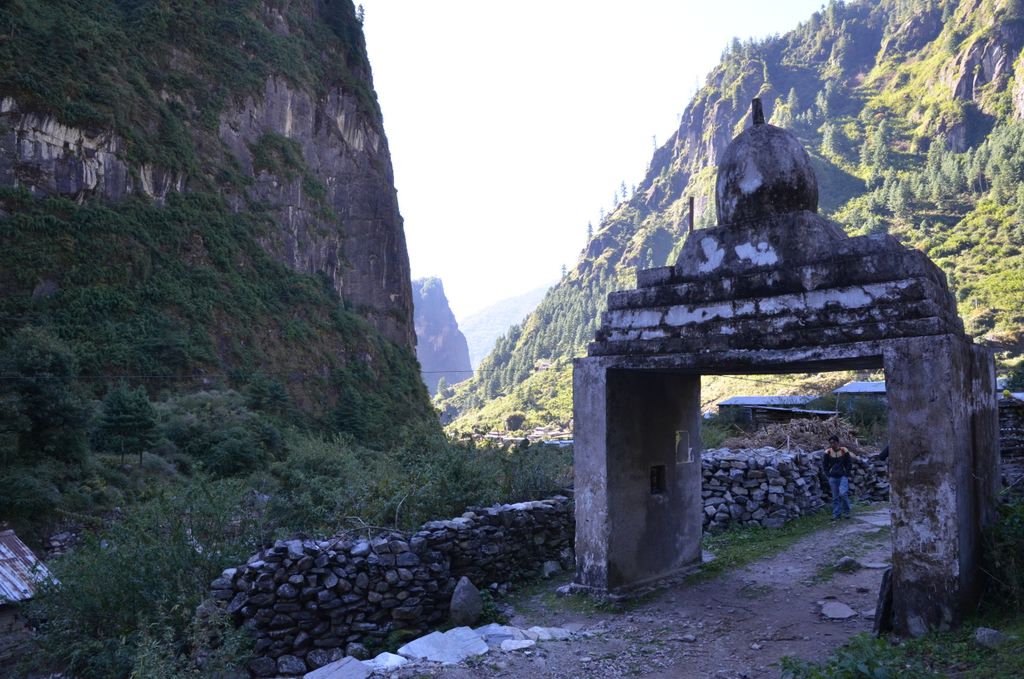 La porte d'entrée de Dharapani