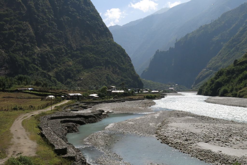 La rivière s'apaise un instant