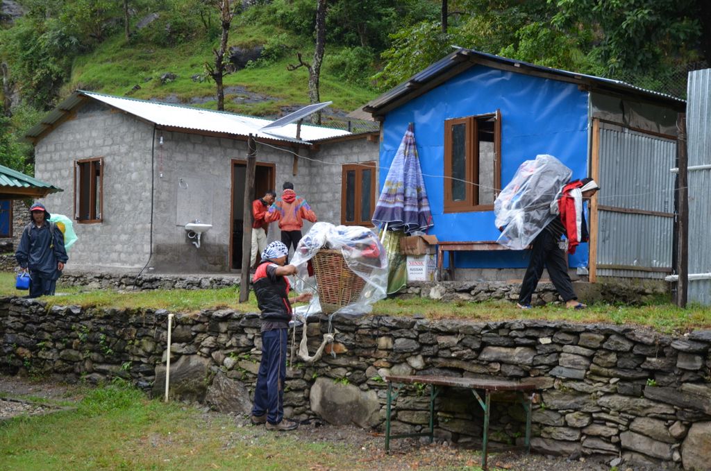 Départ de nos porteurs de Sotti Khola