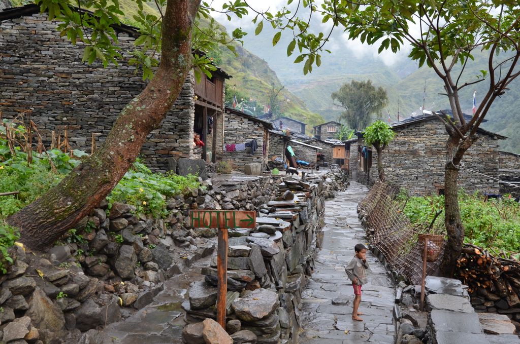 Passage dans le village de Sirdibas
