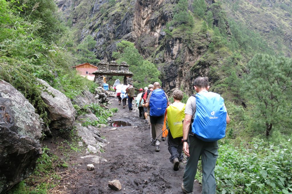 Porte d'entrée de village avec ses 3 petites "tours" caractéristiques