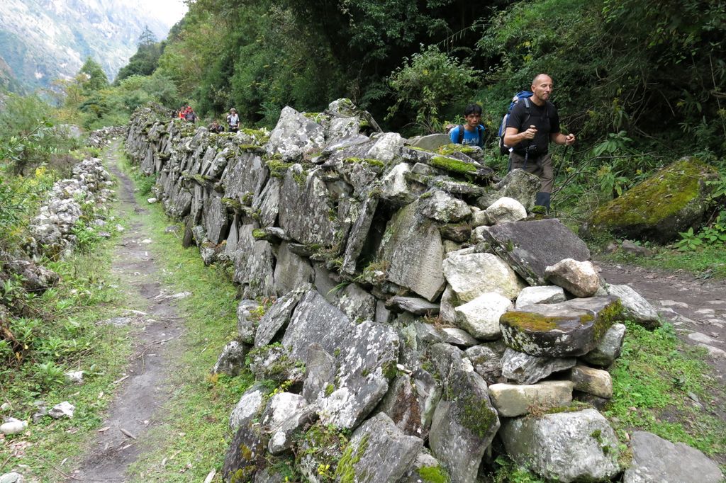 Mur de mani que l'on contourne par la gauche