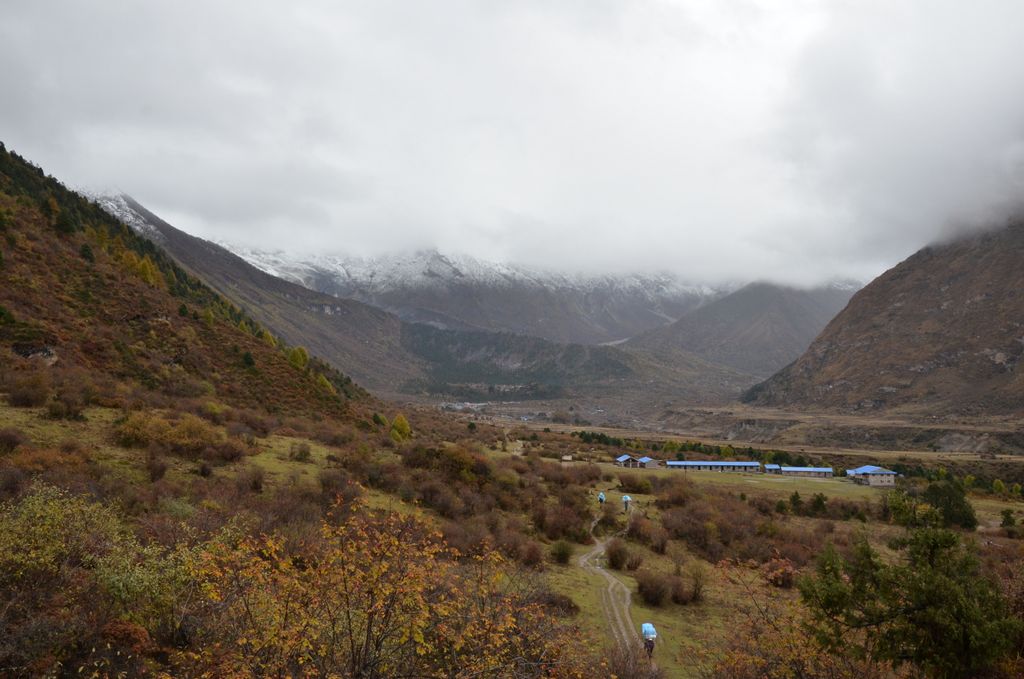 Vue d'ensemble sur le village de Sama Gompa