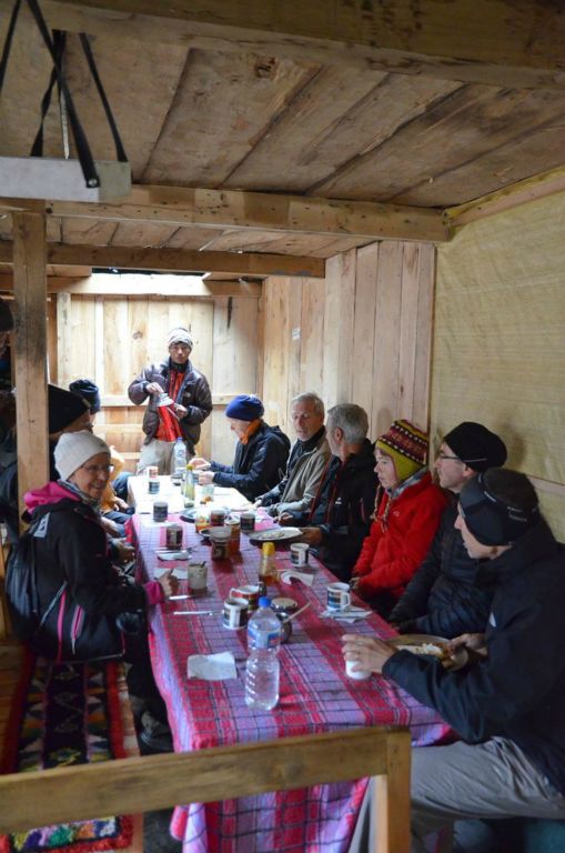 Petit-déjeuner dans le lodge de Sama Gompa