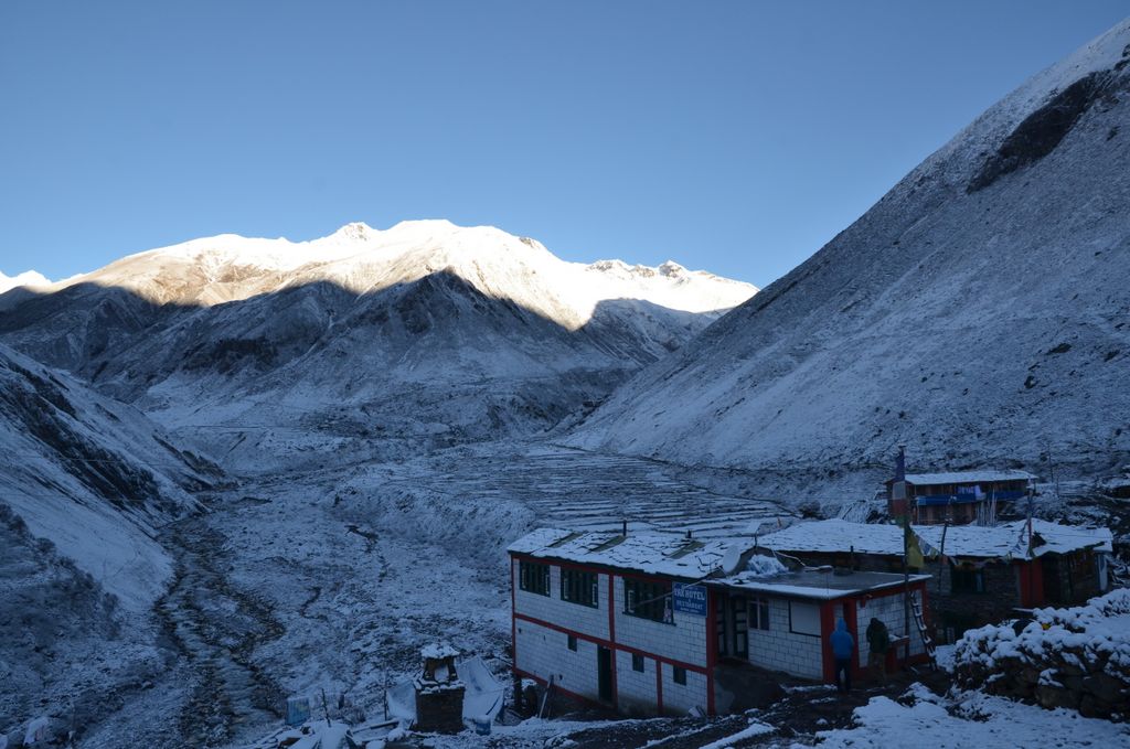 Incroyable, les montagnes ont des sommets et le ciel est bleu !