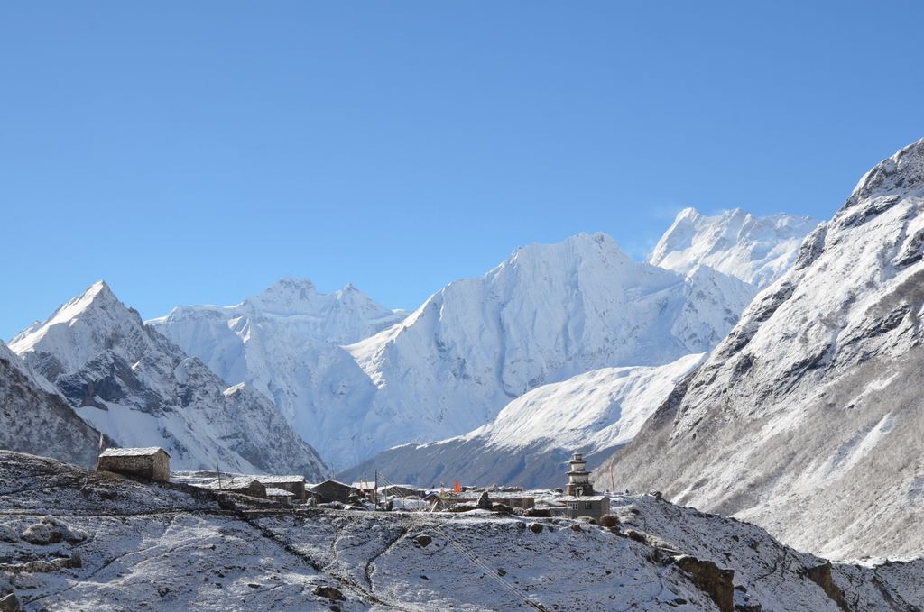 Vue sur le village de Samdo que l'on vient de quitter