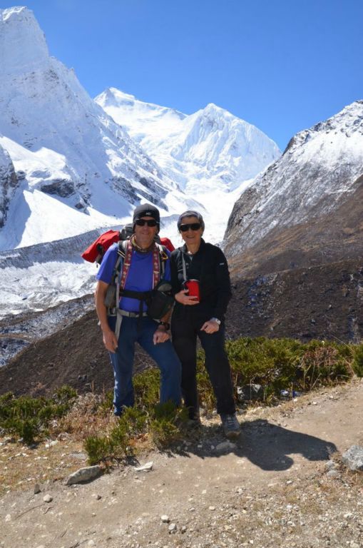 Le Manaslu, au fond, derrière nous