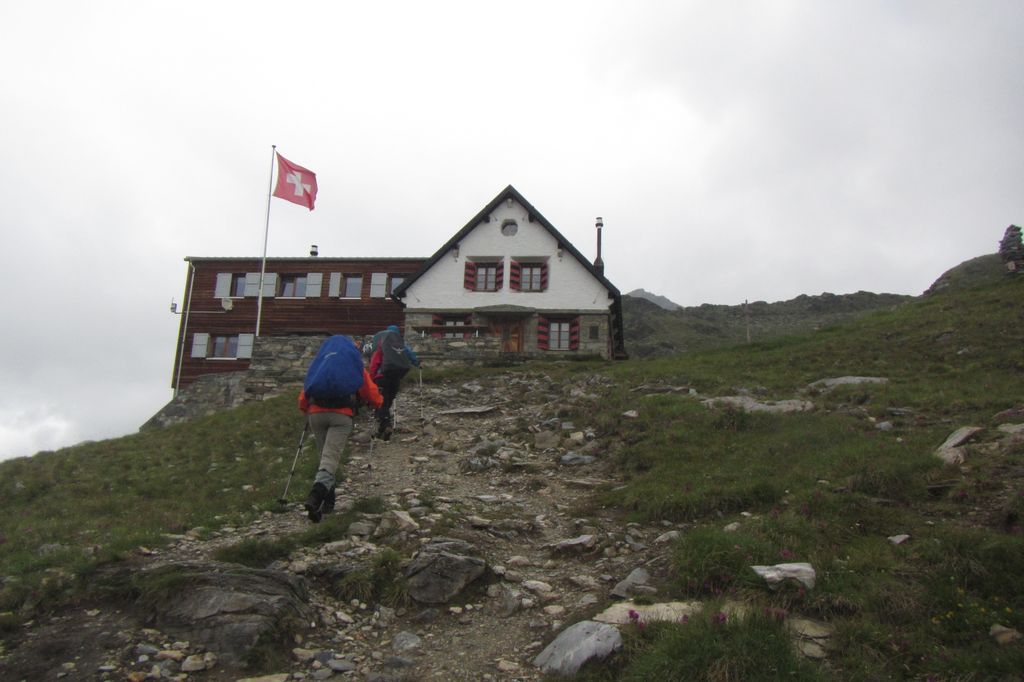 Arrivée à la cabane de Tourtemagne (2519 m)