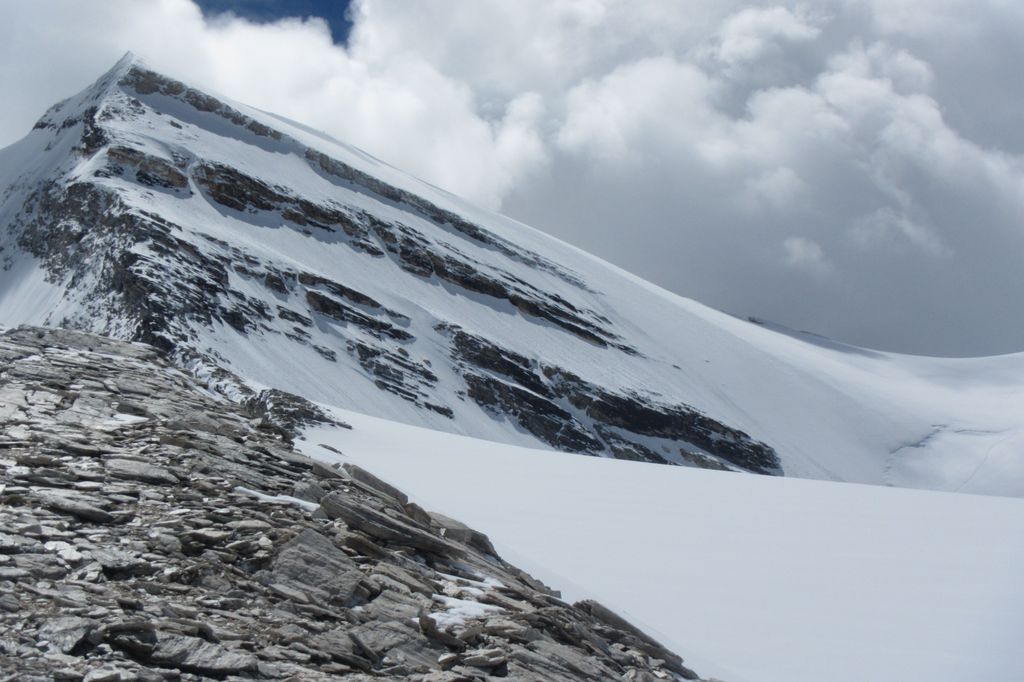 Le somment du  Brunegghorn, pas encore atteint depuis les dernières chutes de neige