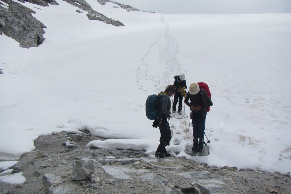 Fin du glacier, de la neige et de l'encordement
