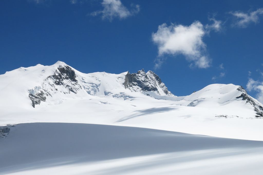 On voit nos prochaines courses : le Bishorn à gauche et la Tête de Milon à droite. Au centre on voit le Weisshorn