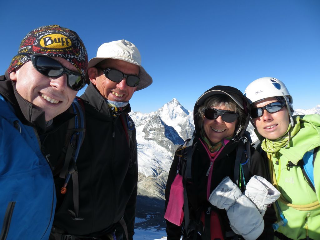 Au sommet de la Tête de Milon (3693 m), en laissant une petite place à la Dent Blanche entre nous