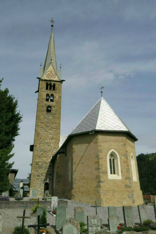 Avec les prévisions avérées de mauvais temps, journée de tourisme. Ici le temple de Bergün