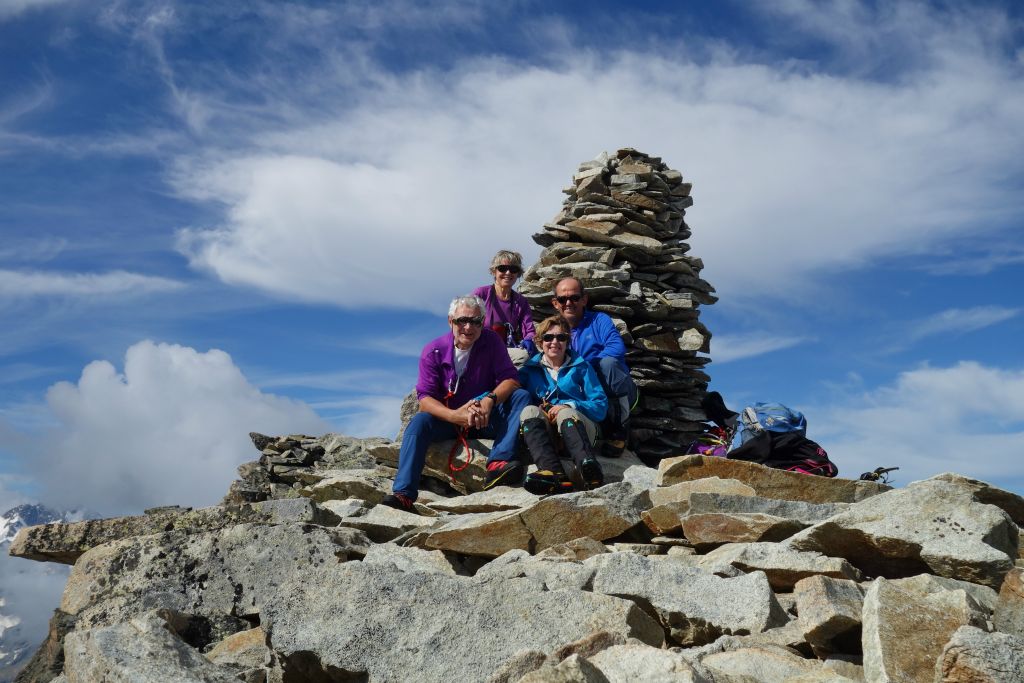Arrivés au sommet de Chapütschin (3386m)