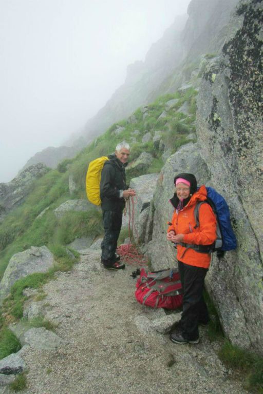 Arrivée au col Barbacan Est (2600m). Daniel sort la corde... pour moi