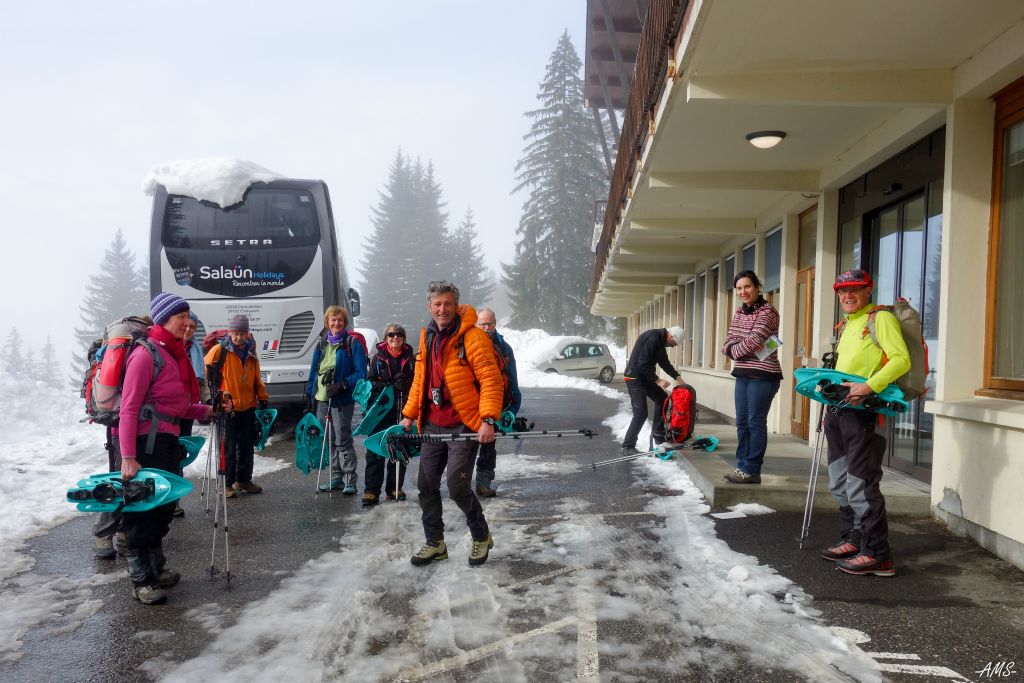 Départ suivi d'un petit parcours en car jusqu'aux Prises