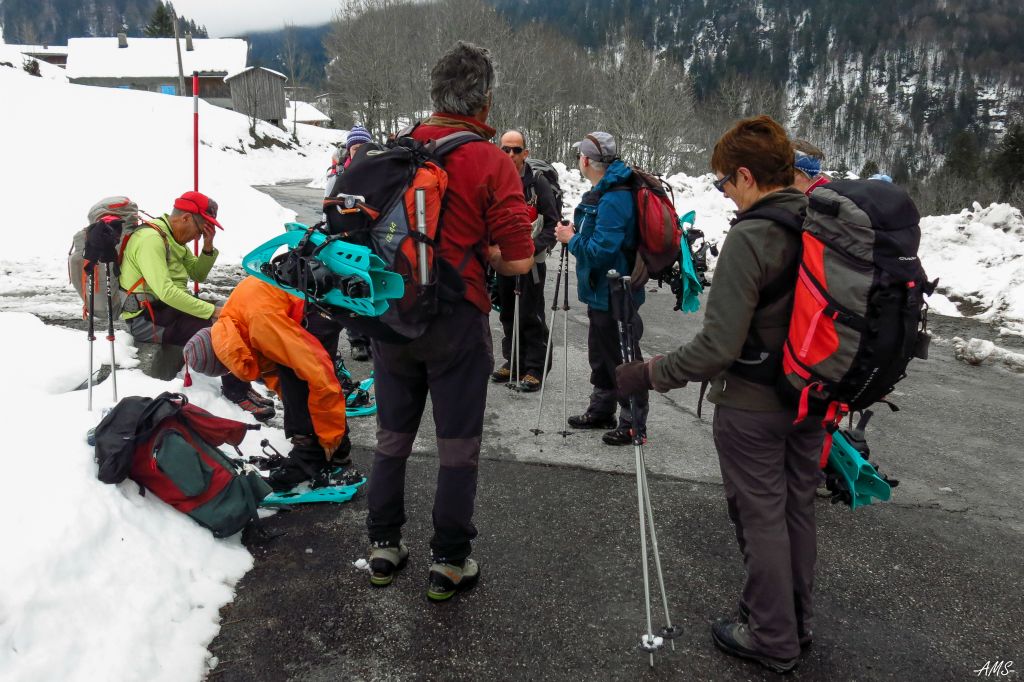 Arrivée à la route à l'entrée de La Giettaz