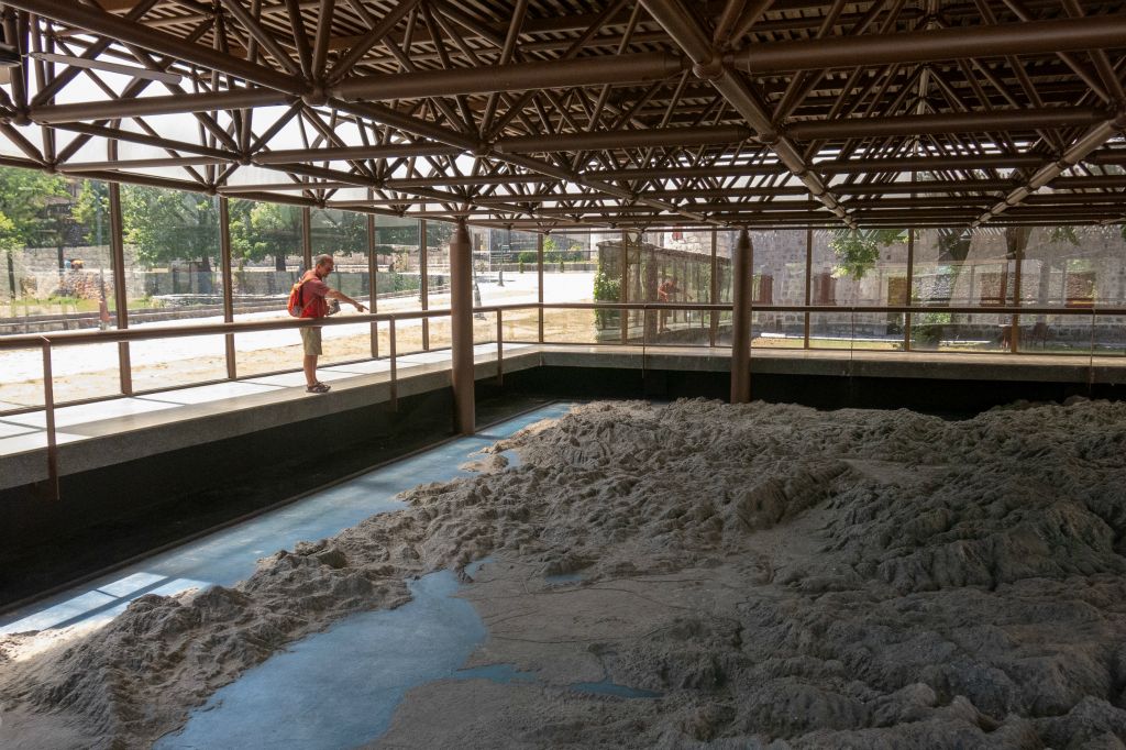 Le musée dit "du Billard" qui abrite une gigantesque carte en relief du Monténégro fabriquée en 1917 par les Autrichiens