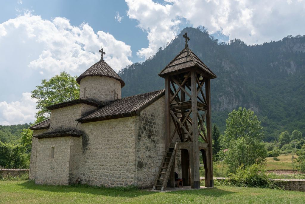 Sur la route qui va vers le SE du pays, le monastère orthodoxe de Dobrilovina où l'on ne pourra pas prendre de photos à l'intérieur