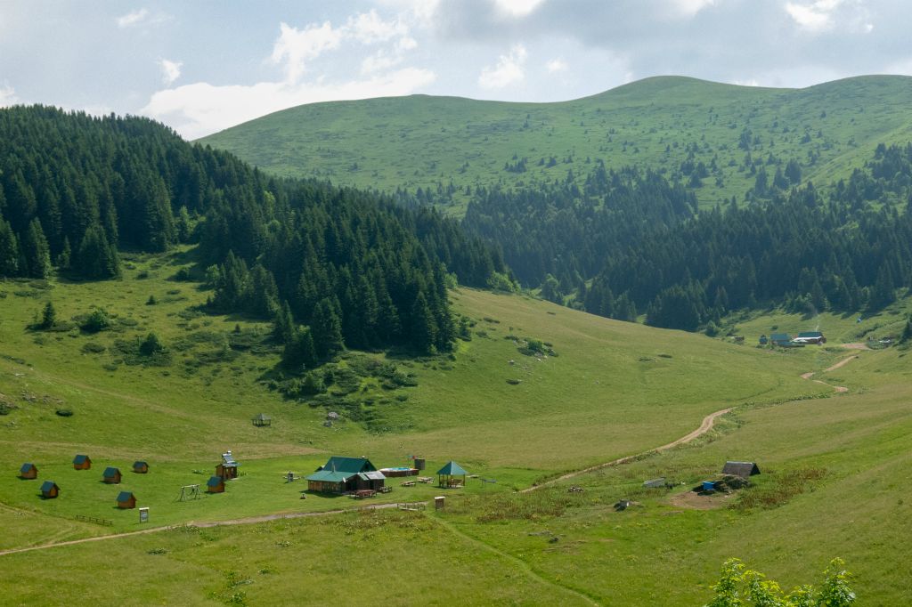 Vue sur les 2 refuges de cette vallée suspendue