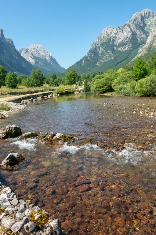 La limpidité de la petite rivière Skavkad est impressionnante