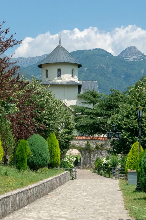Dans la vallée de la Moraca, en direction de Podgorica, le monastère orthodoxe de la Moraca fondé en 1252